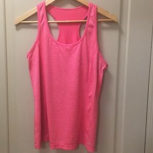 Semi fitted workout tank